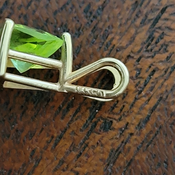 Peridot Pendant / set in gold - Picture 7 of 10